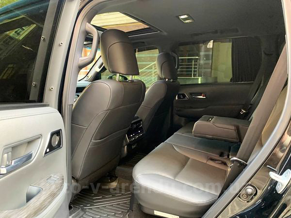 Аренда внедорожника Toyota Land Cruiser Prado 300 с водителем. Прокат джипа Тойота Ленд Крузер 300 без водителя в Киеве