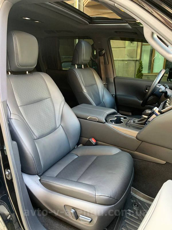 Аренда внедорожника Toyota Land Cruiser Prado 300 с водителем. Прокат джипа Тойота Ленд Крузер 300 без водителя в Киеве