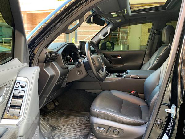 Аренда внедорожника Toyota Land Cruiser Prado 300 с водителем. Прокат джипа Тойота Ленд Крузер 300 без водителя в Киеве