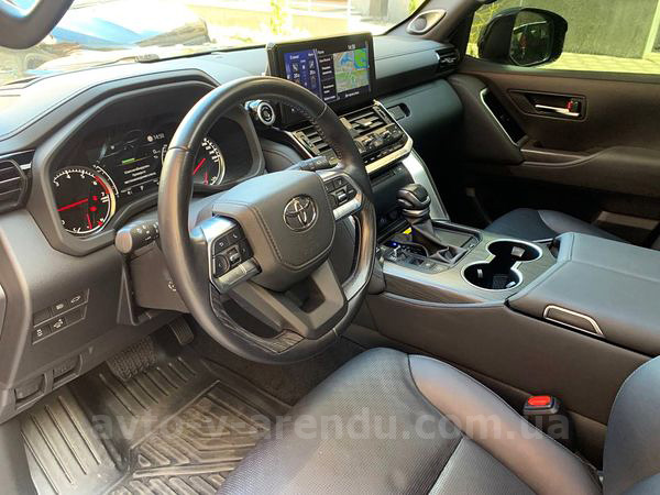 Аренда внедорожника Toyota Land Cruiser Prado 300 с водителем. Прокат джипа Тойота Ленд Крузер 300 без водителя в Киеве