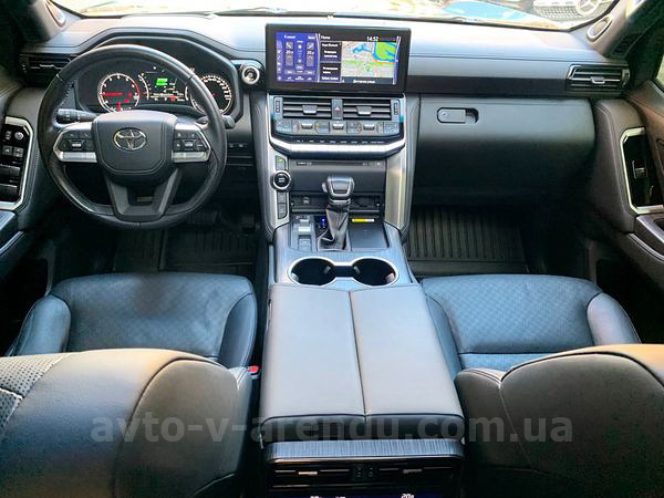 Аренда внедорожника Toyota Land Cruiser Prado 300 с водителем. Прокат джипа Тойота Ленд Крузер 300 без водителя в Киеве