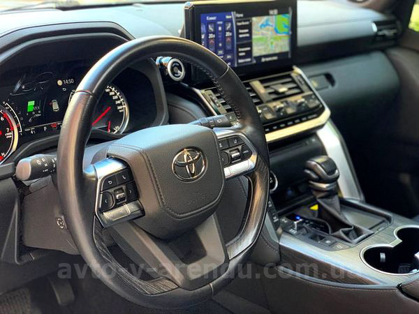 Аренда внедорожника Toyota Land Cruiser Prado 300 с водителем. Прокат джипа Тойота Ленд Крузер 300 без водителя в Киеве