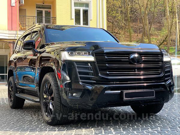 Аренда внедорожника Toyota Land Cruiser Prado 300 с водителем. Прокат джипа Тойота Ленд Крузер 300 без водителя в Киеве