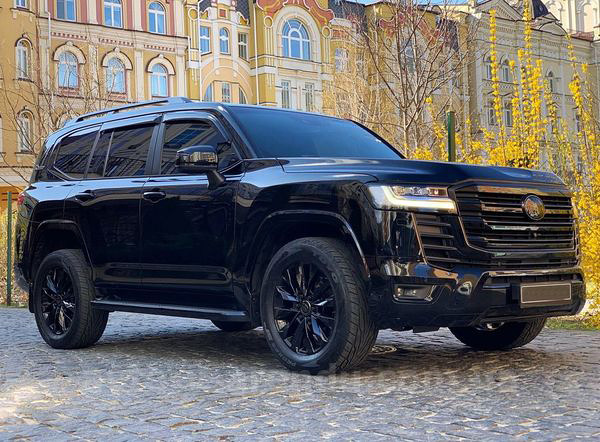 Аренда внедорожника Toyota Land Cruiser Prado 300 с водителем. Прокат джипа Тойота Ленд Крузер 300 без водителя в Киеве