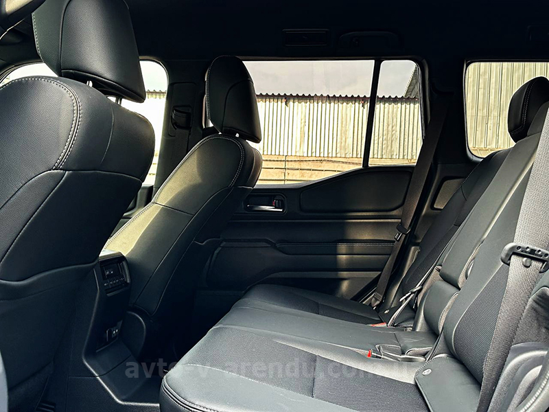 Аренда внедорожника Toyota Land Cruiser Prado 250 с водителем. Прокат авто Тойота Ленд Крузер Прадо 250 без водителя в Киеве
