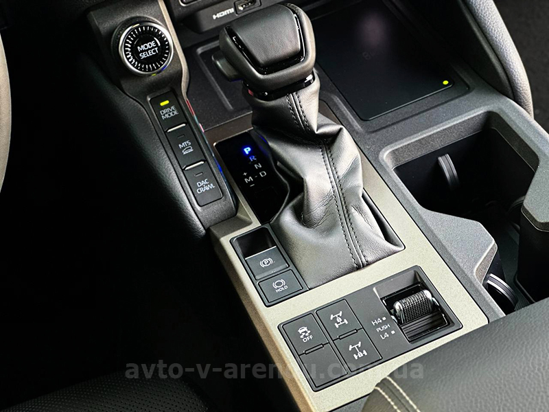 Аренда внедорожника Toyota Land Cruiser Prado 250 с водителем. Прокат авто Тойота Ленд Крузер Прадо 250 без водителя в Киеве