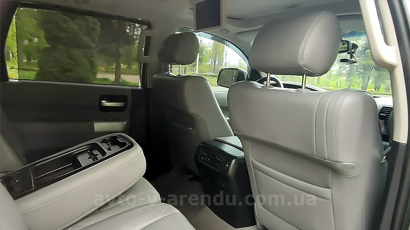 Аренда внедорожника джипа с водителем в Киеве Toyota Sequoia Platinum