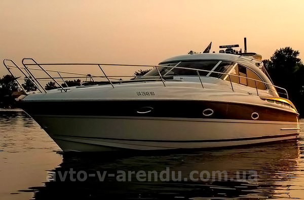 Аренда моторной яхты  Bavaria 37 Sport HT VIP в Киеве на День рождения, прогулки по Днепру, фотосессии и видеосъемки. Аренда катера Zaferano Zoloche