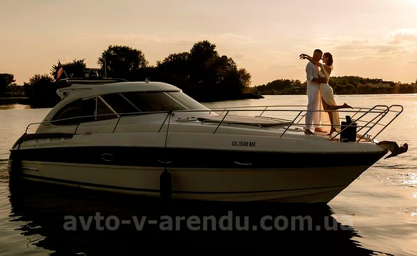 Аренда моторной яхты  Bavaria 37 Sport HT VIP в Киеве на День рождения, прогулки по Днепру, фотосессии и видеосъемки. Аренда катера Zaferano Zoloche
