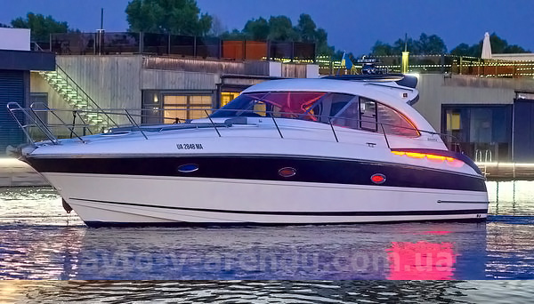 Аренда моторной яхты  Bavaria 37 Sport HT VIP в Киеве на День рождения, прогулки по Днепру, фотосессии и видеосъемки. Аренда катера Zaferano Zoloche