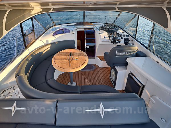 Аренда моторной яхты  Bavaria 37 Sport HT VIP в Киеве на День рождения, прогулки по Днепру, фотосессии и видеосъемки. Аренда катера Zaferano Zoloche