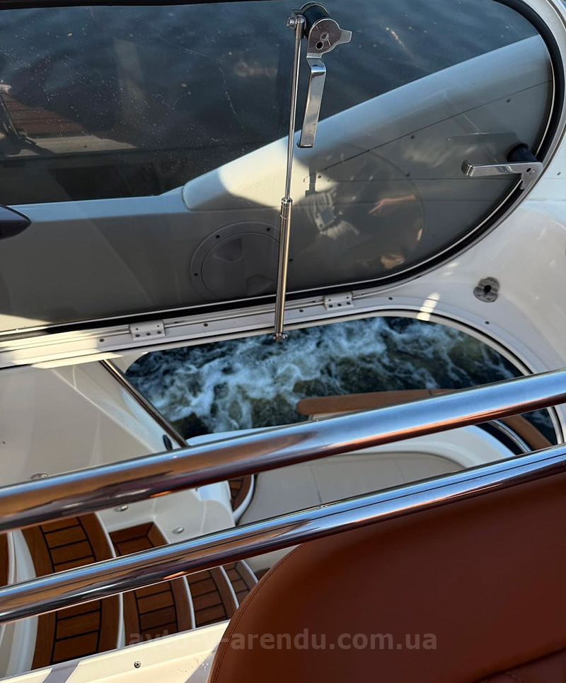 Аренда моторной яхты Galeon в Киеве